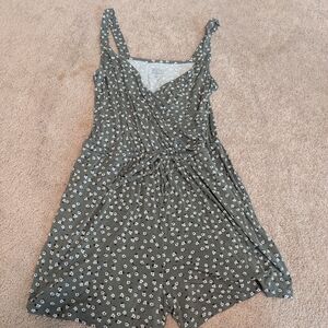 Market & Spruce Olive Floral Blouse